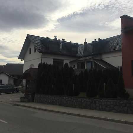 Gostilna In Prenocisca Gedzo Hotell Novo Mesto Exteriör bild