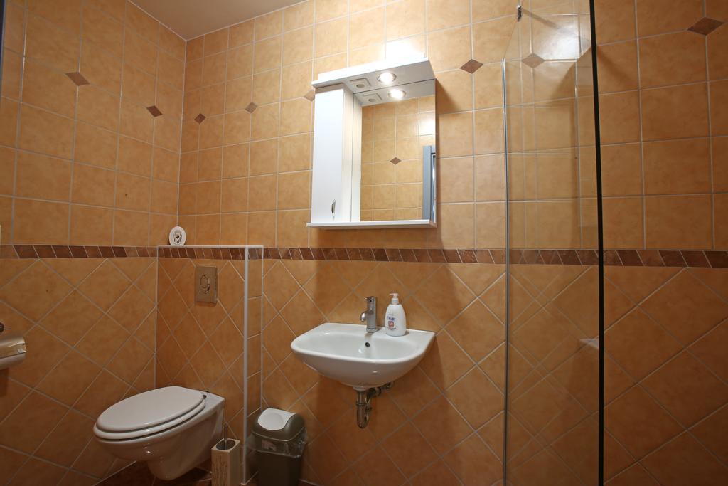 Gostilna In Prenocisca Gedzo Hotell Novo Mesto Exteriör bild