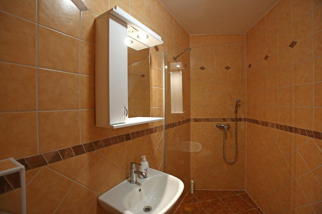 Gostilna In Prenocisca Gedzo Hotell Novo Mesto Exteriör bild