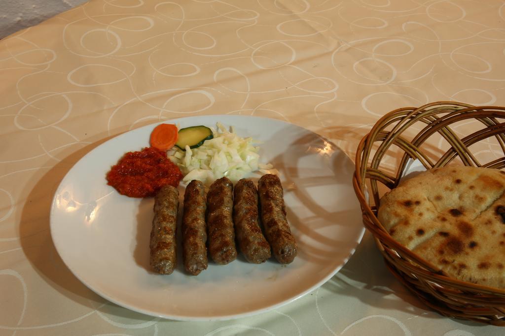Gostilna In Prenocisca Gedzo Hotell Novo Mesto Exteriör bild
