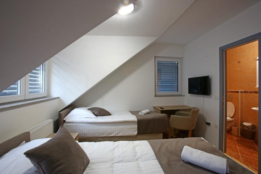 Gostilna In Prenocisca Gedzo Hotell Novo Mesto Exteriör bild