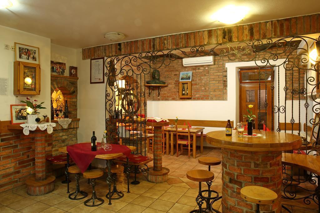 Gostilna In Prenocisca Gedzo Hotell Novo Mesto Exteriör bild