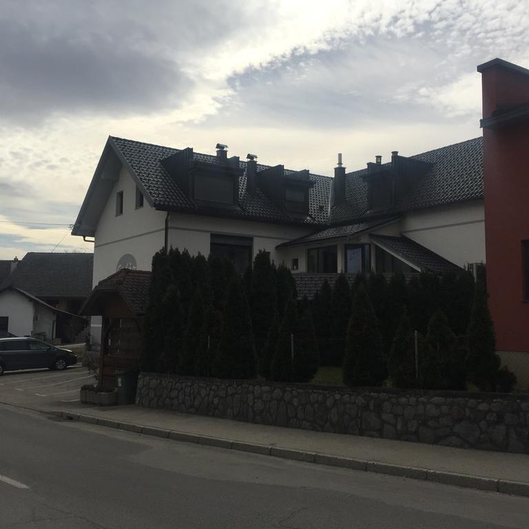 Gostilna In Prenocisca Gedzo Hotell Novo Mesto Exteriör bild